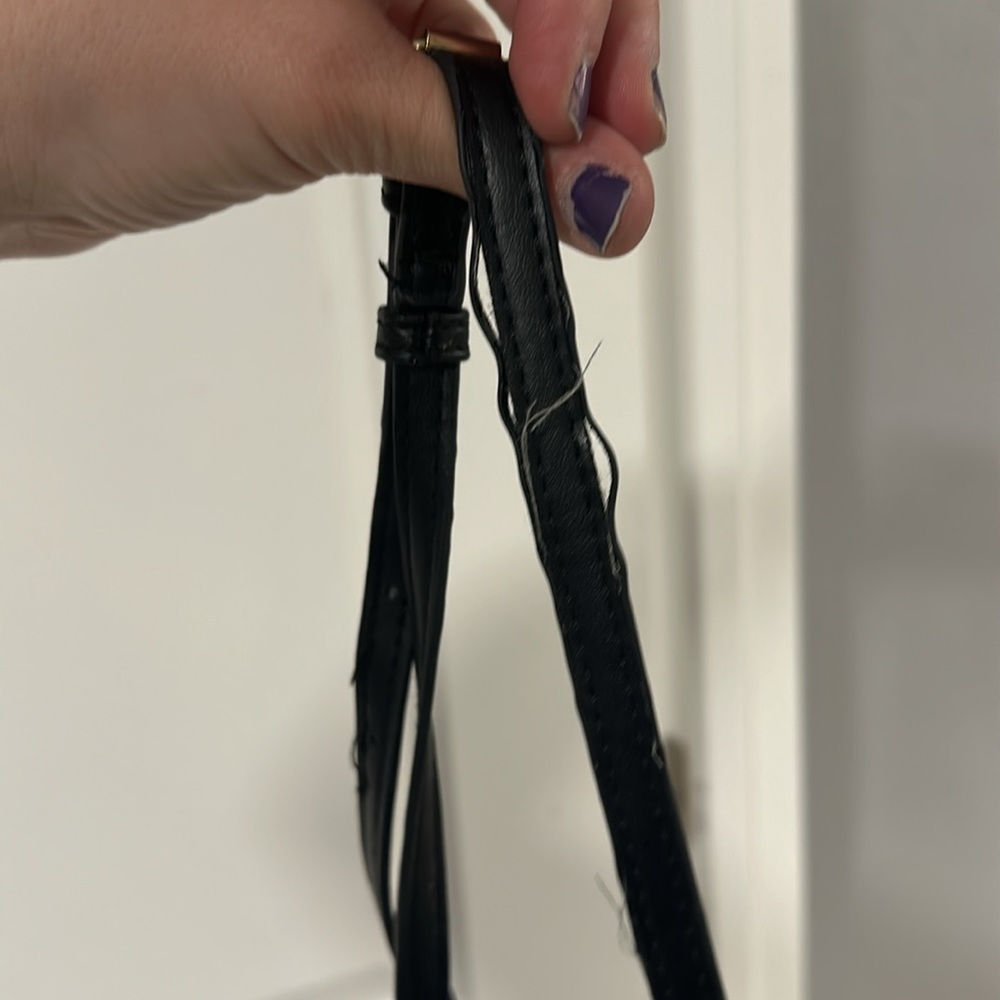 ⭐️SOLD⭐️
Steve Madden Black and Gold Crossbody - Picture 6 of 14